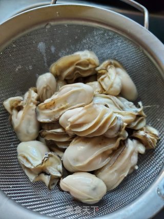 烙生蚝鸡蛋饼的做法步骤：7