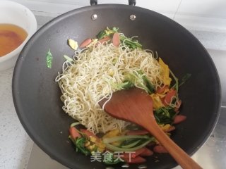 三鲜炒面的做法步骤：5