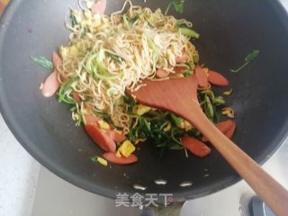 三鲜炒面的做法步骤：6