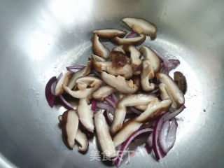 菠菜茎炒香菇的做法步骤：7