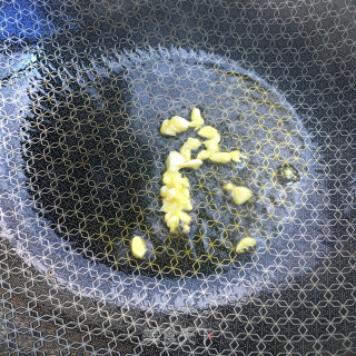 青椒洋葱炒腊肠的做法步骤：5