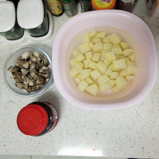土豆炖牛腩的做法步骤：3