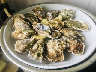 蒜蓉辣酱蒸生蚝的做法步骤：2