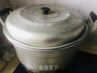 蒜蓉辣酱蒸生蚝的做法步骤：3