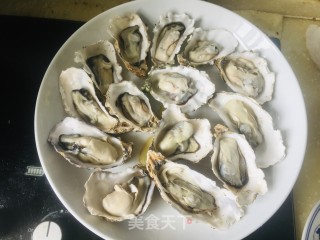 蒜蓉辣酱蒸生蚝的做法步骤：4