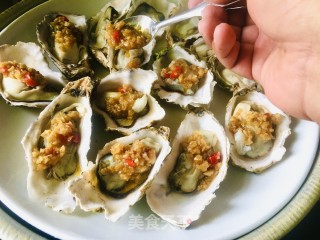 蒜蓉辣酱蒸生蚝的做法步骤：6