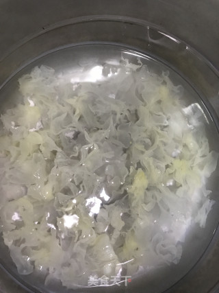 枸杞银耳汤的做法步骤：4