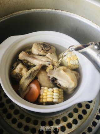 玉米胡萝卜鸡肉砂锅蒸汤的做法步骤：4