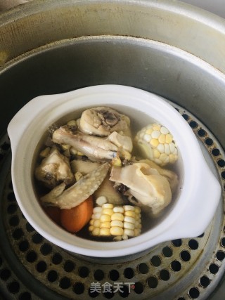 玉米胡萝卜鸡肉砂锅蒸汤的做法步骤：5