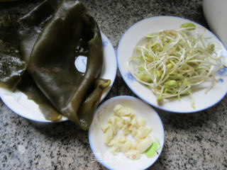 黄豆芽炒海带的做法步骤：1
