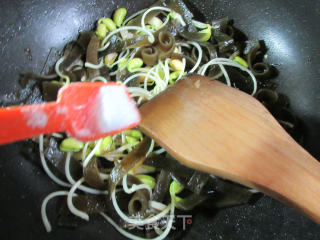 黄豆芽炒海带的做法步骤：7