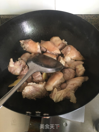 芋头猪脚的做法步骤：1