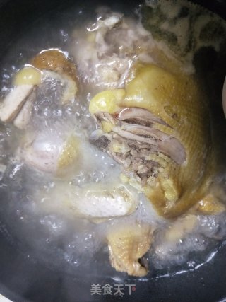 豌豆鲜鸡汤的做法步骤：1