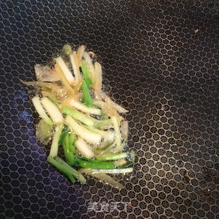 清蒸鲈鱼的做法步骤：3