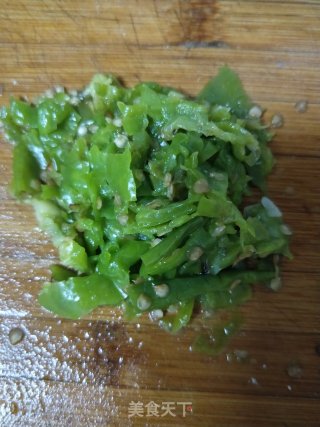 擂椒皮蛋的做法步骤：4