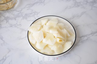 银耳梨汁的做法步骤：2