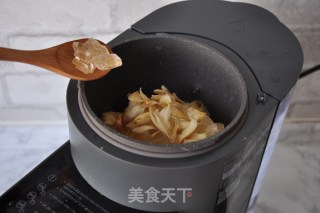 银耳梨汁的做法步骤：4