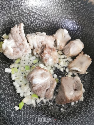 排骨豆角焖面的做法步骤：2