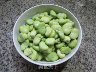 胡萝卜肉末炒蚕豆的做法步骤：2