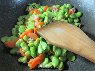 胡萝卜肉末炒蚕豆的做法步骤：11