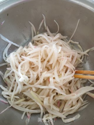 拌热萝卜的做法步骤：2