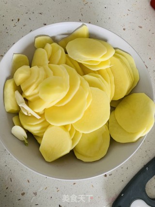 辣白菜炒土豆片的做法步骤：1