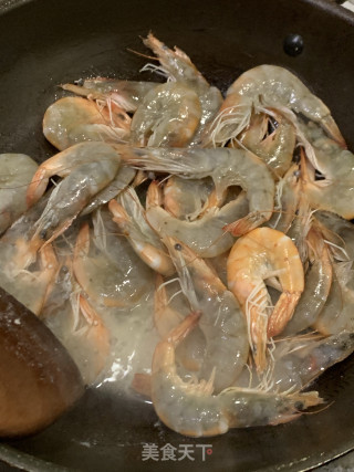 红烧大虾的做法步骤：1