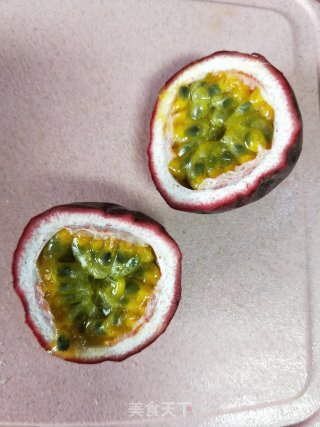 百香果蜂蜜柠檬汁的做法步骤：6