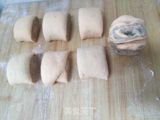 胡萝卜汁花卷的做法步骤：5