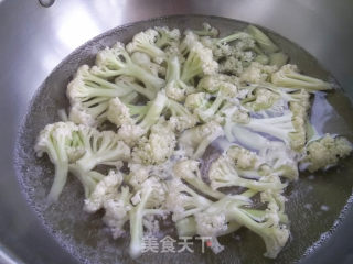 青椒炒菜花的做法步骤：3