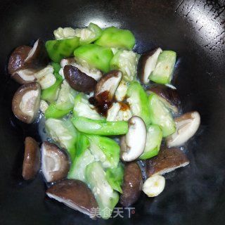 丝瓜炒蘑菇的做法步骤：6