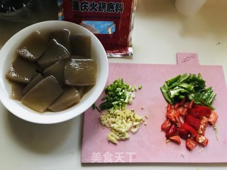 双椒炒魔芋豆腐的做法步骤：1