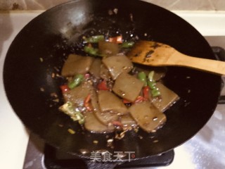 双椒炒魔芋豆腐的做法步骤：9