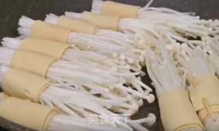 金针菇豆皮卷的做法步骤：5