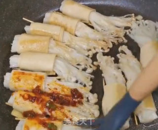 金针菇豆皮卷的做法步骤：6