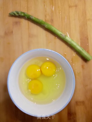 芦笋厚蛋烧的做法步骤：1