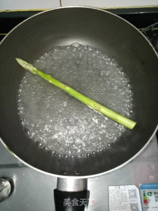 芦笋厚蛋烧的做法步骤：2