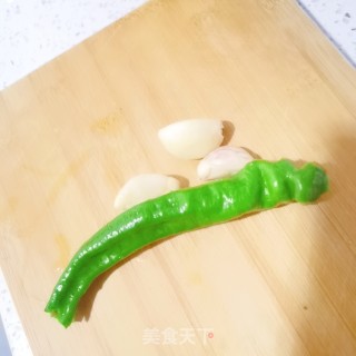 炝炒生菜的做法步骤：2