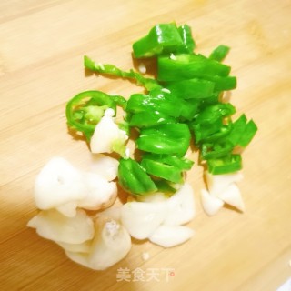 炝炒生菜的做法步骤：3