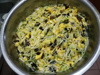 西葫芦鸡蛋馅饼的做法步骤：4