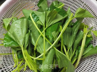 上汤红薯叶的做法步骤：1