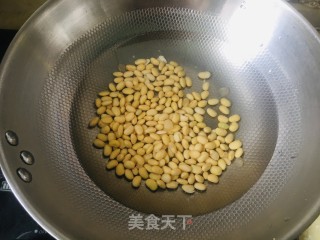 雪里蕻炒黄豆的做法步骤：2