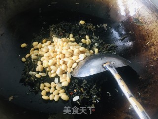 雪里蕻炒黄豆的做法步骤：6