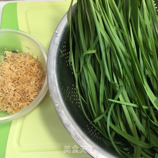 虾皮炒韭菜的做法步骤：1