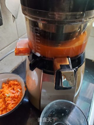 蔬果汁之芹菜胡蘿蔔苹果汁的做法步骤：4