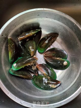 青口韭菜汤的做法步骤：1