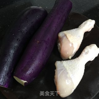 鸡肉烧茄子的做法步骤：1