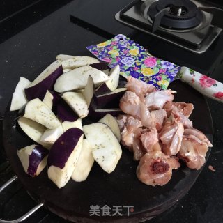 鸡肉烧茄子的做法步骤：2