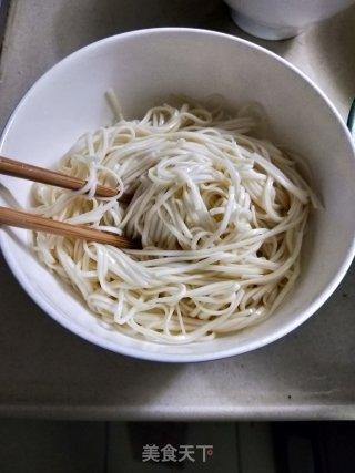 五花肉四季豆焖面的做法步骤：4