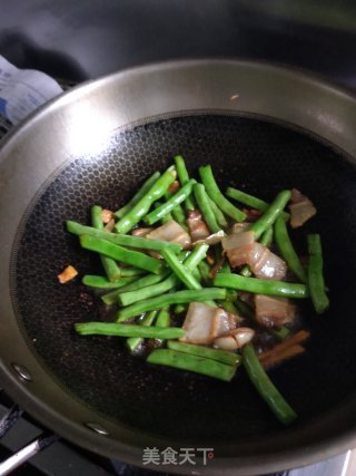 五花肉四季豆焖面的做法步骤：7
